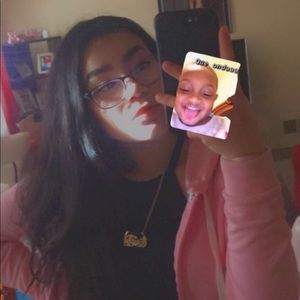 Meet your Posher, Leslie